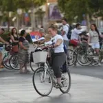 „Usporeni korzo“: Biciklisti i građani na protestnoj vožnji kroz Novi Sad