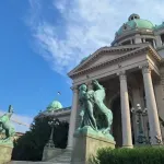 Rasprava u Skupštini o Mrdićevim predlozima: Opozicija tvrdi da je cilj izmena povećanje centraliztacije