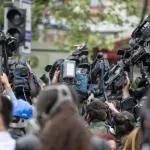 Evropska federacija novinara i SafeJournalists zahtevaju hitnu reakciju organa reda zbog nasilja nad novinarima tokom lokalnih izbora