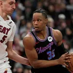 Majami pobedio Čikago uz 8 poena Jovića