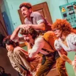 „Svetlosni dizajn, kostimi i scenska postavka kreiraju magične trenutke“: Umetnički direktor FLIP Fabrique o predstavi „Šest°“ za Nedeljnik