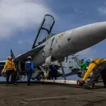 Rusija poziva da se prioritet da diplomatiji, dok se SAD spremaju da napadnu Iran