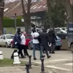 Maskirani napadači polili farbom članove liste „Mladi Kula“