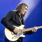 Dado Topić i prijatelji Beograđanima priredili pravi praznik rokenrola u MTS Dvorani: Proslava jubileja 60 godina karijere nastavlja se i sutra