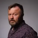 Neće cveće, hoće borbu: Nova kolumna Branka Rosića u štampanom izdanju Nedeljnika