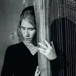 Sofija Sibinović – Harp Lady u novom Nedeljniku: Kad harfa progovori umesto duše