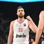 Nikola Milutinov u idealnoj petorci Evrolige