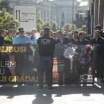 Protest radnika GSP: Šetnja do Skupštine grada i predaja zahteva Šapiću