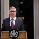 Kir Starmer podneo ostavku na mesto premijera Velike Britanije