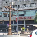 „Terazije zahvaljujući Šapiću postale simbol kako SNS uzima pare“: Opozicija o postavljanju skuplture vage u centru Beograda