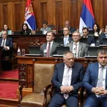 Nastavak sednice o nepoverenju Vladi: „Zvučni top“ i razmena optužbi obeležili prvi dan rasprave