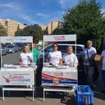 Studenti predstavljaju svoj program na štandu u Mirijevu, štand SNS nekoliko metara dalje; sa Dušanovca oterani