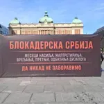 Crna kutija sa natpisom „Blokaderska Srbija“ postavljena na Trgu republike