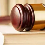 Κρήτη: Σήμερα η απολογία του πατέρα που φέρεται να βίαζε τις δύο κόρες του – H μητέρα αφέθηκε ελεύθερη με αυστηρούς περιοριστικούς όρους