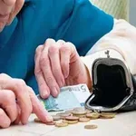 Συντάξεις… πείνας σε αγρότες και ελεύθερους επαγγελματίες – Φορολογική πίεση χωρίς άμεση ανάσα