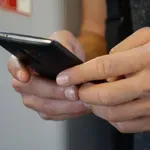 Προσοχή! Αν το κινητό σου αρχίσει να κάνει αυτό, ο τραπεζικός σου λογαριασμός κινδυνεύει!