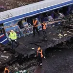 Τραγωδία των Τεμπών: Μια ανάσα πριν από τη δίκη και το αδιέξοδο με τις εκταφές παραμένει – Στο τραπέζι η μεταφορά των σορών σε εξειδικευμένα εργαστήρια του εξωτερικού