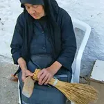 Η σκούπα των γιαγιάδων μας – Ποιος θυμάται την “παρασύρα;”