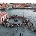 Χανιά: Συνεχίζεται η Παραδοσιακή Στράτα σε Παλιό Λιμάνι και Αγία Μαρίνα