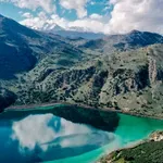 Λίμνη Κουρνά: Η υδάτινη αγκαλιά των θρύλων στα Χανιά