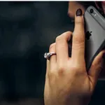 Γιατί μας τηλεφωνούν συνέχεια από την Πολωνία και την Ολλανδία;