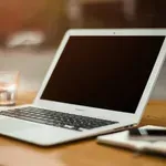 Γιατί ζητούν να βγάλεις από την τσάντα το laptop στον έλεγχο των αεροδρομίων