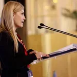 Στο Delphi Economic Forum Paris η Σέβη Βολουδάκη – Οι δύο άξονες της κυβερνητικής πολιτικής για το μεταναστευτικό