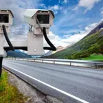Φρενάρεις όταν περνάς από κάμερες και ραντάρ ταχύτητας; Από ποια απόσταση σε γράφουν