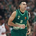 Παναθηναϊκός – Ντουμπάι: Αποθέωση του Κώστα Σλούκα! (video)