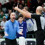 Πορτογαλία-Ελλάδα: Ο Σπανούλης μπήκε μέσα για να τα… ψάλλει στον Καραγιαννίδη (video)