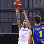 Ελλάδα-Ρουμανία: Ακροβατικό buzzer-beater Τολιόπουλου (video)