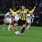 ΑΕΚ-ΟΦΗ: Κακό πέναλτι του Γιόβιτς, σημάδεψε παραθυράκι αλλά βρήκε… αέρα (video)