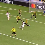 Καϊράτ – Ολυμπιακός: «Χλιαρό» το σουτ του Μαρτίνς (video)