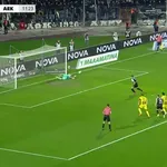 ΠΑΟΚ – ΑΕΚ: Το χαμένο πέναλτι του Γιακουμάκη – Η απόκρουση του Στρακόσα! (video)