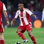 Ολυμπιακός – Μπάγερ Λεβερκούζεν: Η απίστευτη βολίδα του Ζέλσον Μάρτινς και οι διαμαρτυρίες για χέρι (video)