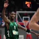 Πανιώνιος – Παναθηναϊκός: Τρίποντο του Χέιζ-Ντέιβις στο φινάλε της τρίτης περιόδου