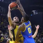 ΑΕΚ – Περιστέρι: Προβάδισμα δύο πόντων για τους φιλοξενούμενους (video)