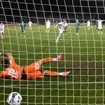 Λεβαδειακός – Παναθηναϊκός 0-2: Κέρδισε πέναλτι ο Τετέι, σκόραρε ο Μπακασέτας, έτσι αντέδρασαν οι φίλαθλοι! (video)