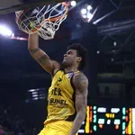 ΑΕΚ – Περιστέρι: Τα εντυπωσιακά μπλοκ του Μπράουν (video)