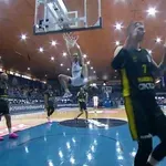 Ηρακλής – Μαρούσι: «Γκρέμισε» αντίπαλο και μπασκέτα ο Ουέρ (video)