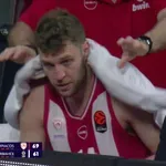 Ολυμπιακός-Φενέρμπαχτσε: Πήγε αποδυτήρια και γύρισε ο Βεζένκοφ (video)