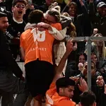 ΠΑΟΚ-ΟΦΗ 1-2: Ανατροπή με Νους – Πανηγύρισε στα… κάγκελα με τη μαμά του! (video)