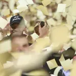 Άρης-Πανιώνιος: Χιλιάδες χαρτάκια – Παρακολουθούν εντυπωσιασμένοι Σιάο και Αντετοκούνμπο! (video)