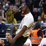 Άρης – ΑΕΚ: Απίθανο putback κάρφωμα από τον Αντετοκούνμπο