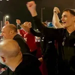 Ολυμπιακός: Η διαδρομή των Πρωταθλητών Ευρώπης από το ξενοδοχείο στο Δημοτικό Θέατρο (video)