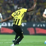 ΑΕΚ – Παναθηναϊκός: Δοκάρι με τον Ζίνι (video)