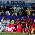 Αργεντινή-Αίγυπτος: Φαουλάρα Μέσι από τα 40 μέτρα στο δοκάρι (video)