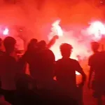 Απίθανες εικόνες από το Ηράκλειο: «Καίγεται» το νησί για τον θρίαμβο του ΟΦΗ (video)