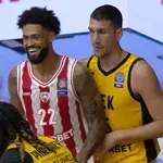 Ολυμπιακός – ΑΕΚ: Το «τετ-α-τετ» Ντόρσεϊ και Λαρεντζάκη! (video)