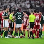 Ολυμπιακός – Παναθηναϊκός: Ένταση με Φορτούνη και Ταμπόρδα! (video)